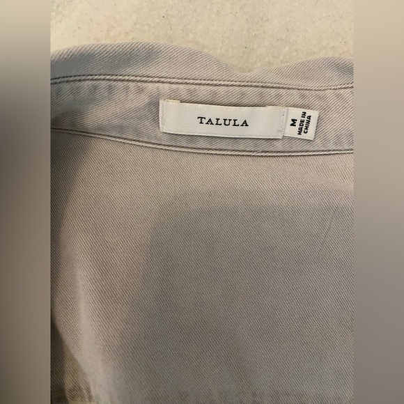 Aritzia Talula Button Down Shirt - Sz M - Picture 2 of 6